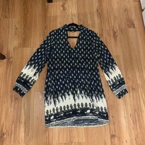 Cut out high neck longe sleeve mini dress!